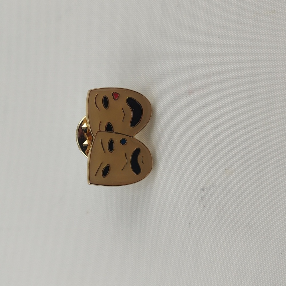 Authentic Burberry Gold Comedy and Tragedy Mask Pin - Picture 2 of 3